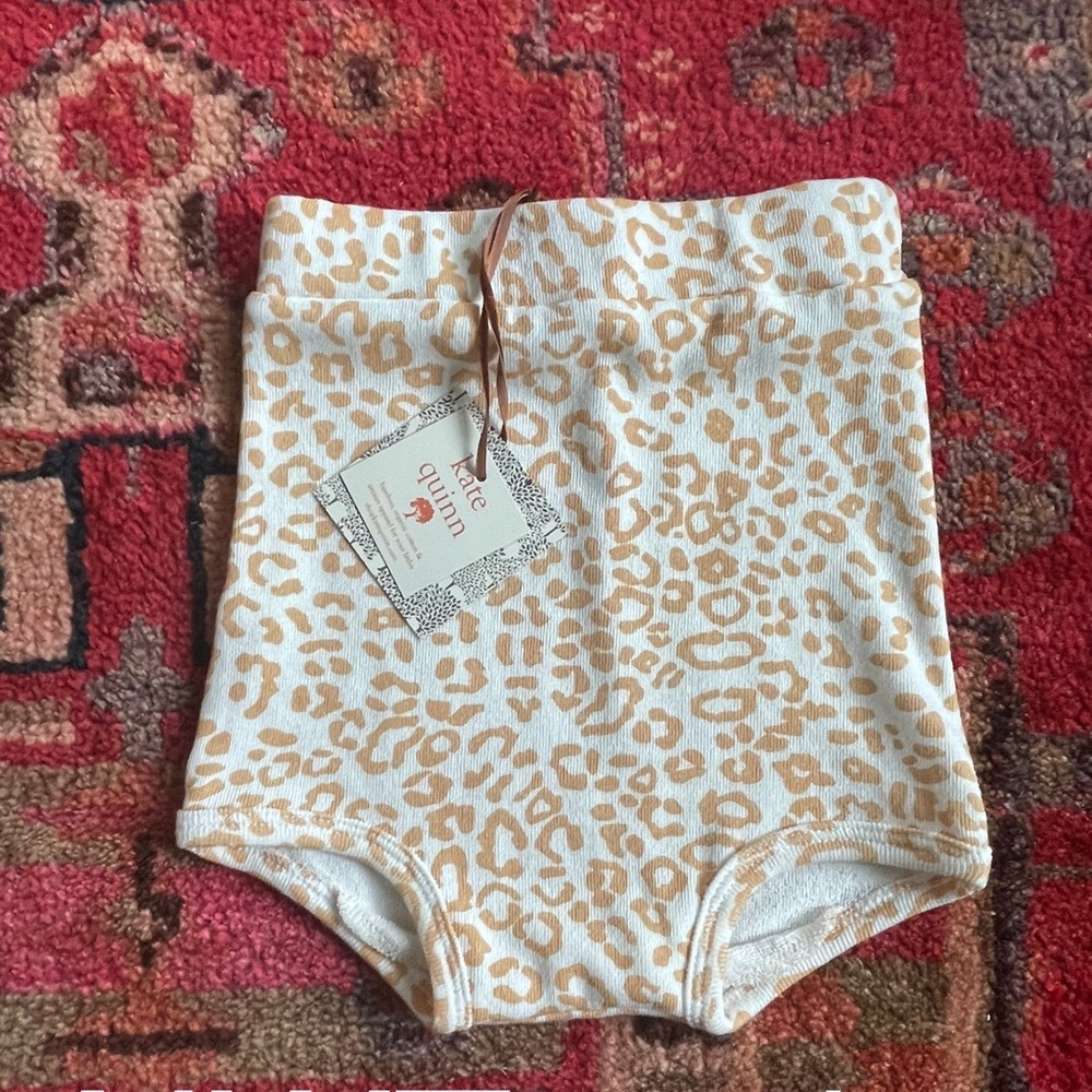 Kate Quinn 18/24